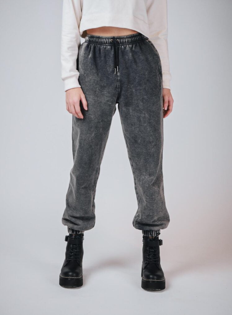 Buzo Jogger Negro Lavado Mujer Basic